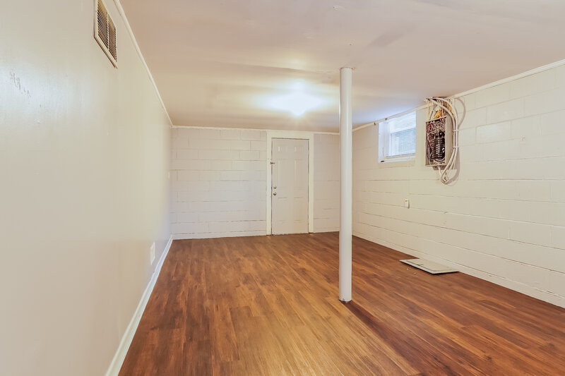 1,800/Mo, 752 Barclay Lane Birmingham, AL 35206 Garage View