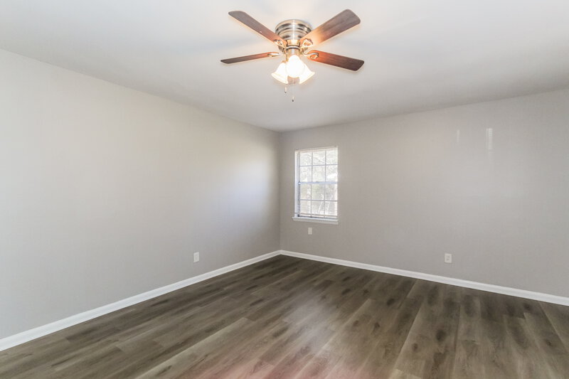 1,480/Mo, 348 Pleasant Grove Rd Pleasant Grove, AL 35127 Living Room View