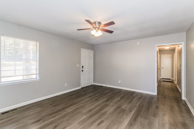 1,480/Mo, 348 Pleasant Grove Rd Pleasant Grove, AL 35127 Living Room View 2