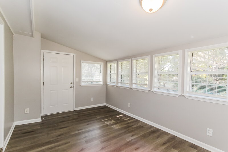 1,480/Mo, 348 Pleasant Grove Rd Pleasant Grove, AL 35127 Sun Room View