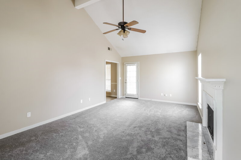 1,615/Mo, 168 Park Place Lane Alabaster, AL 35007 Living Room View