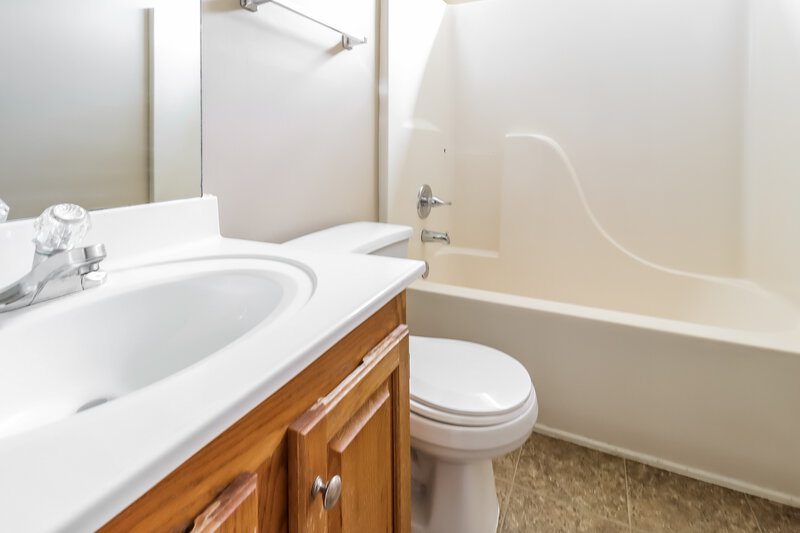 1,615/Mo, 168 Park Place Lane Alabaster, AL 35007 Bathroom View