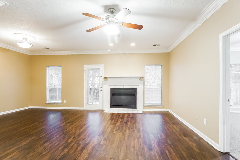 1,560/Mo, 4041 Saddle Run Circle Pelham, AL 35124 Living Room View