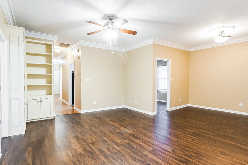 1,560/Mo, 4041 Saddle Run Circle Pelham, AL 35124 Living Room View 2