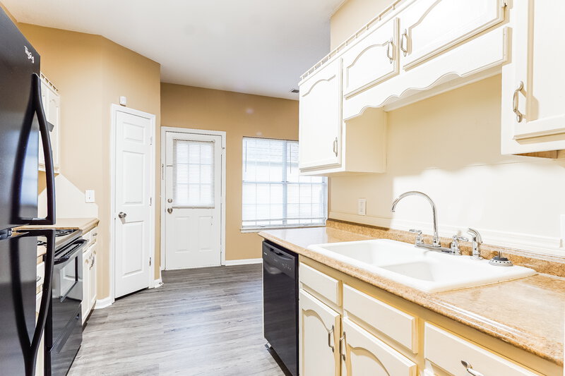 1,560/Mo, 4041 Saddle Run Circle Pelham, AL 35124 Kitchen View