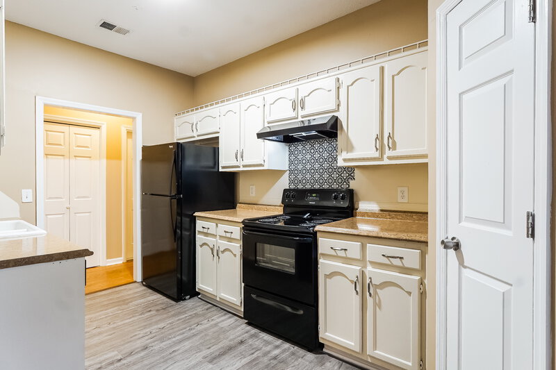 1,560/Mo, 4041 Saddle Run Circle Pelham, AL 35124 Kitchen View 2