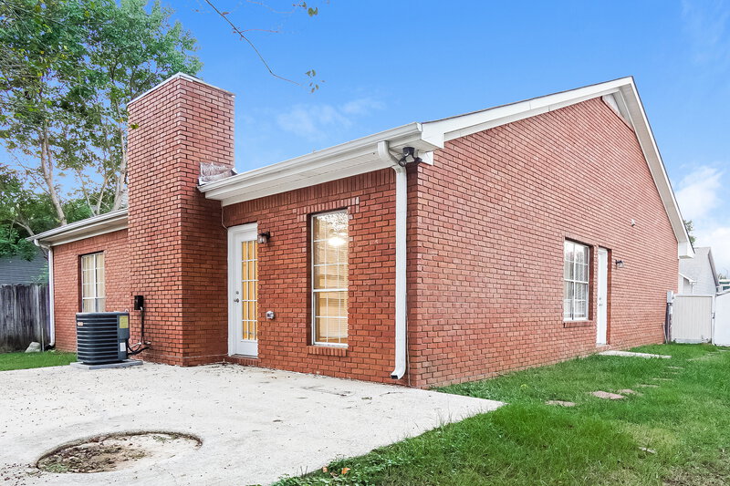 1,560/Mo, 4041 Saddle Run Circle Pelham, AL 35124 Rear View