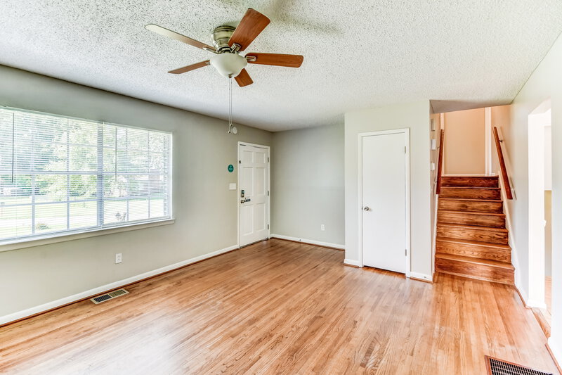 1,460/Mo, 5114 Meadows Drive Pinson, AL 35126 Living Room View 2