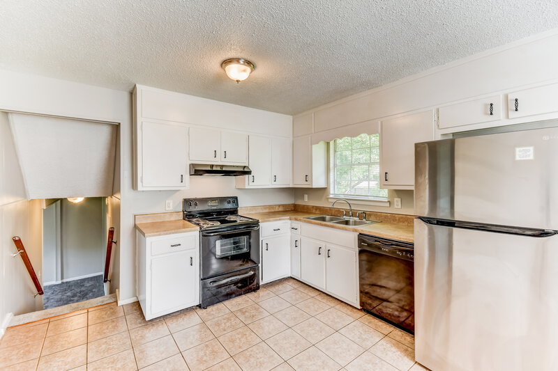 1,460/Mo, 5114 Meadows Drive Pinson, AL 35126 Kitchen View