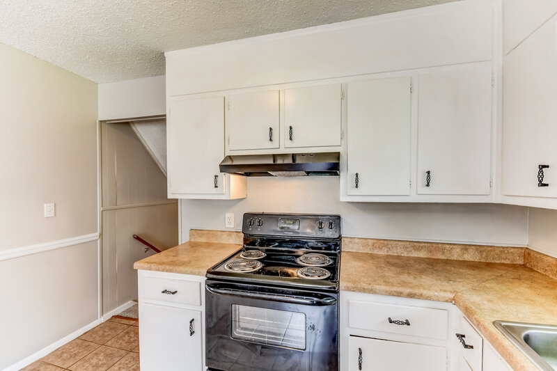 1,460/Mo, 5114 Meadows Drive Pinson, AL 35126 Kitchen View 2