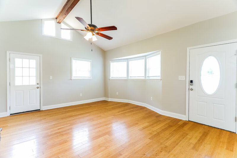 1,410/Mo, 5632 S 6th Ave Birmingham, AL 35212 Living Room View