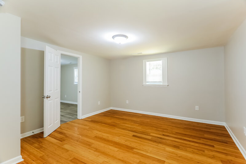 1,410/Mo, 5632 S 6th Ave Birmingham, AL 35212 Main Bedroom View 2