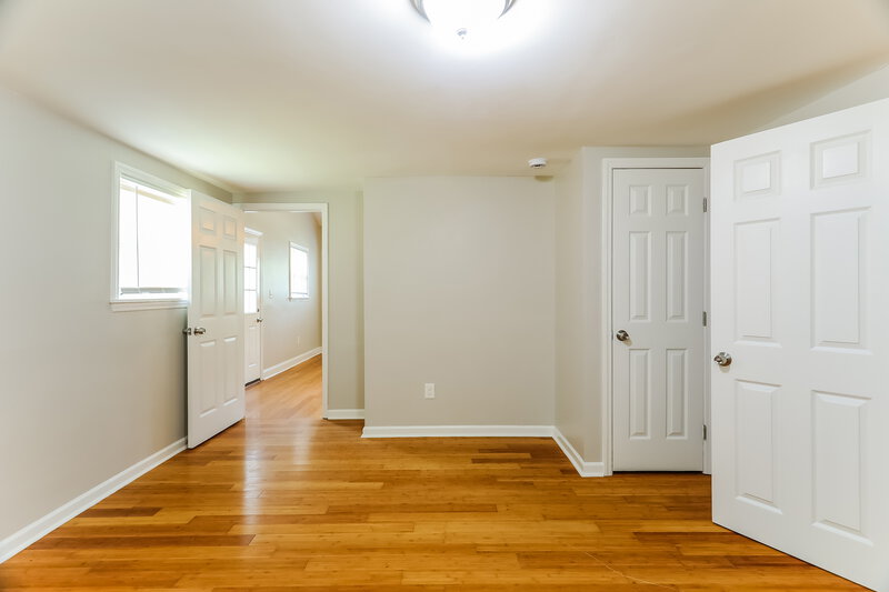 1,410/Mo, 5632 S 6th Ave Birmingham, AL 35212 Main Bedroom View 3