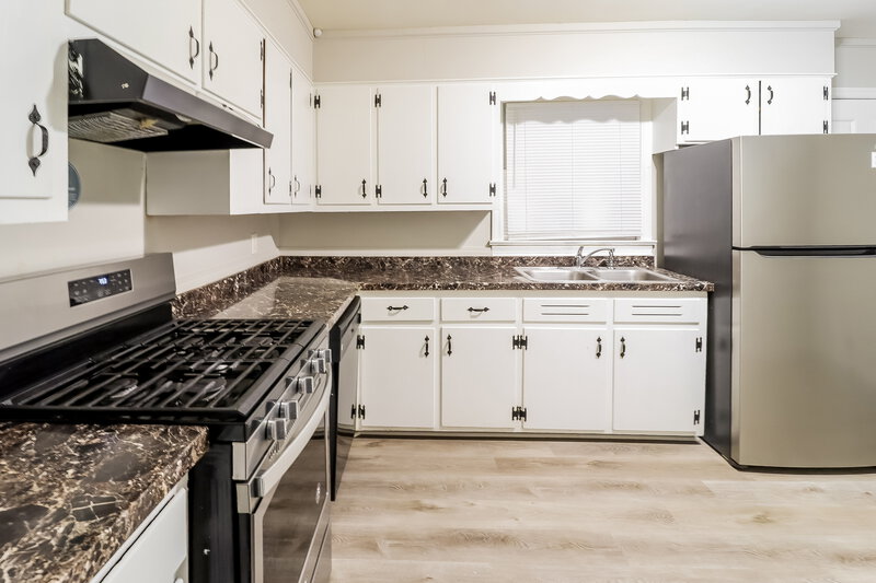 1,160/Mo, 433 Orchid Road Birmingham, AL 35215 Kitchen View 2