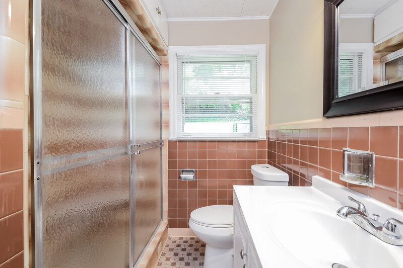 1,160/Mo, 433 Orchid Road Birmingham, AL 35215 Bathroom View 2