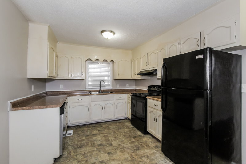 1,335/Mo, 3117 Parkwood Road Bessemer, AL 35022 Kitchen View