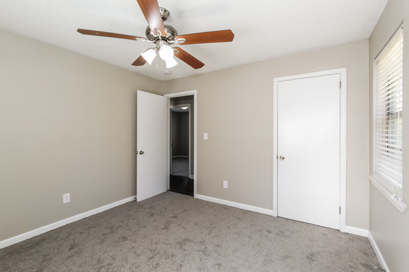 1,335/Mo, 3117 Parkwood Road Bessemer, AL 35022 Main Bedroom View 2