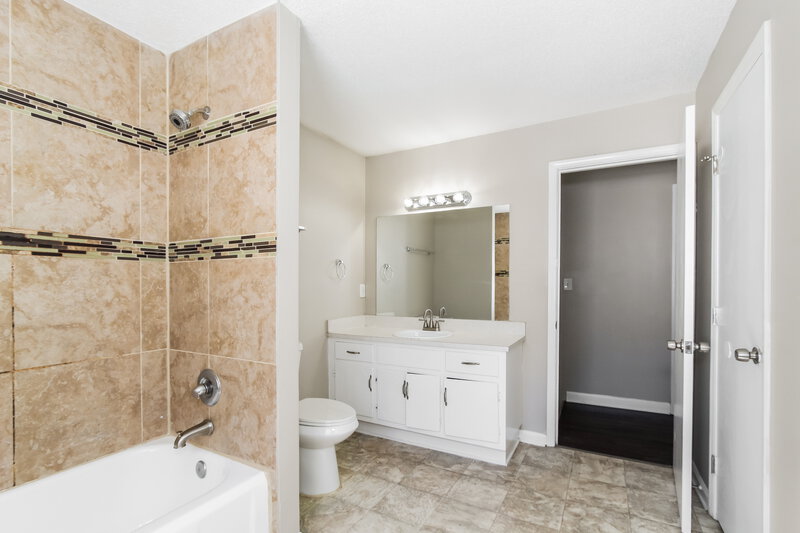 1,335/Mo, 3117 Parkwood Road Bessemer, AL 35022 Bathroom View