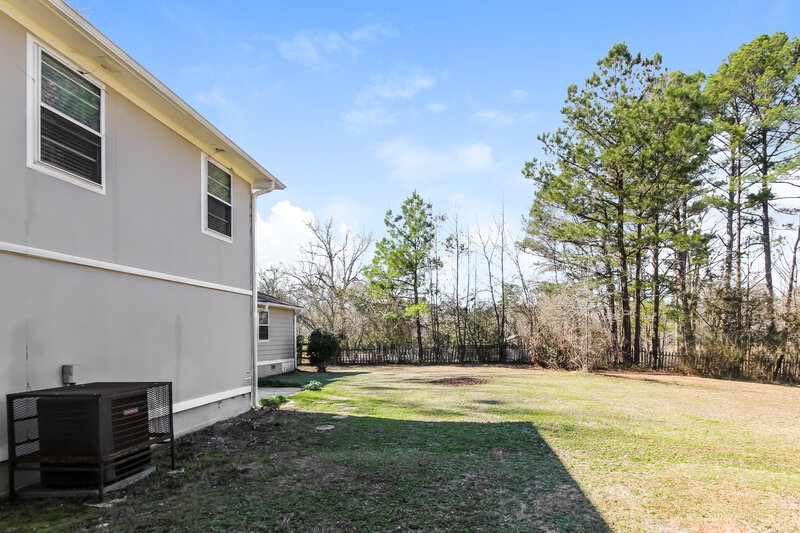 1,335/Mo, 3117 Parkwood Road Bessemer, AL 35022 Backyard View