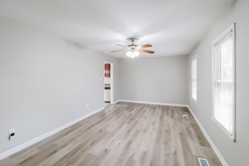 1,235/Mo, 3449 Pinehurst Road Trussville, AL 35173 Living Room View 3