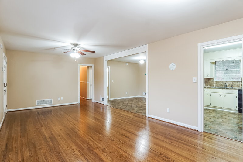 1,325/Mo, 621 NW 27th Avenue Center Point, AL 35215 Living Room View 3