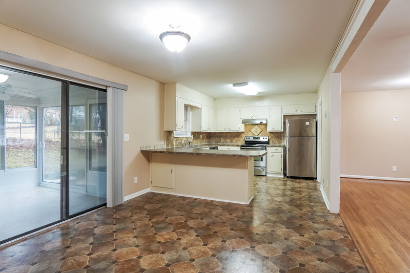 1,325/Mo, 621 NW 27th Avenue Center Point, AL 35215 Dining Room View