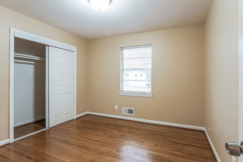 1,325/Mo, 621 NW 27th Avenue Center Point, AL 35215 Bedroom View 2