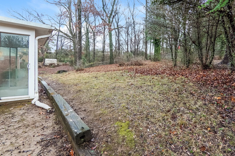 1,325/Mo, 621 NW 27th Avenue Center Point, AL 35215 Rear View 2