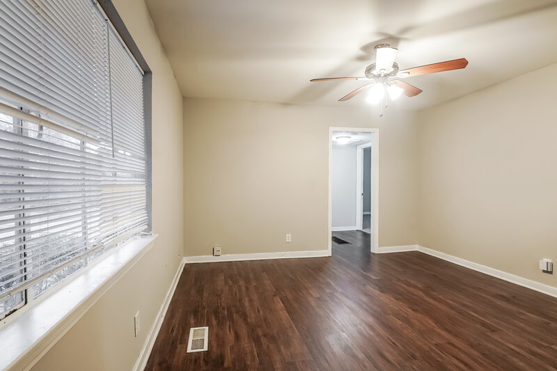 1,480/Mo, 103 Highland Avenue Hueytown, AL 35023 Living Room View 2