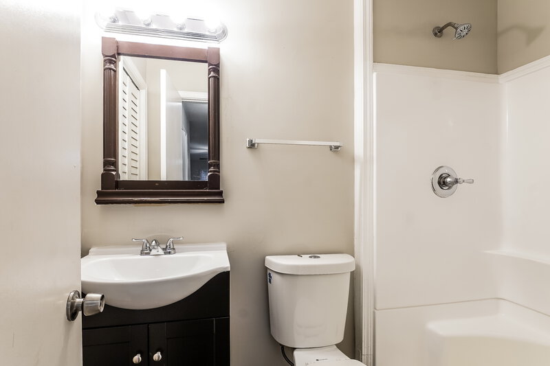 1,480/Mo, 103 Highland Avenue Hueytown, AL 35023 Bathroom View