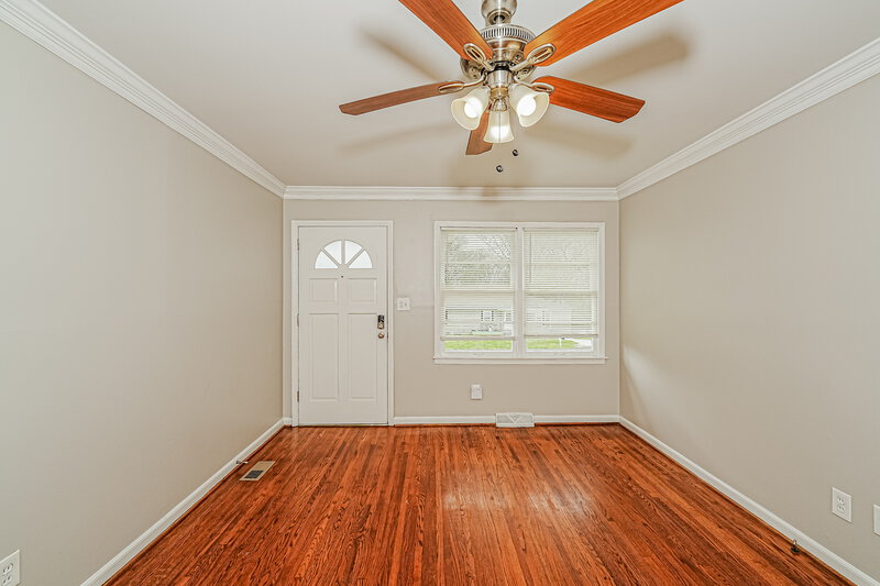 1,180/Mo, 2513 4th Way NW Center Point, AL 35215 Living Room View