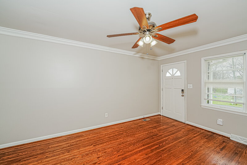 1,180/Mo, 2513 4th Way NW Center Point, AL 35215 Living Room View 2