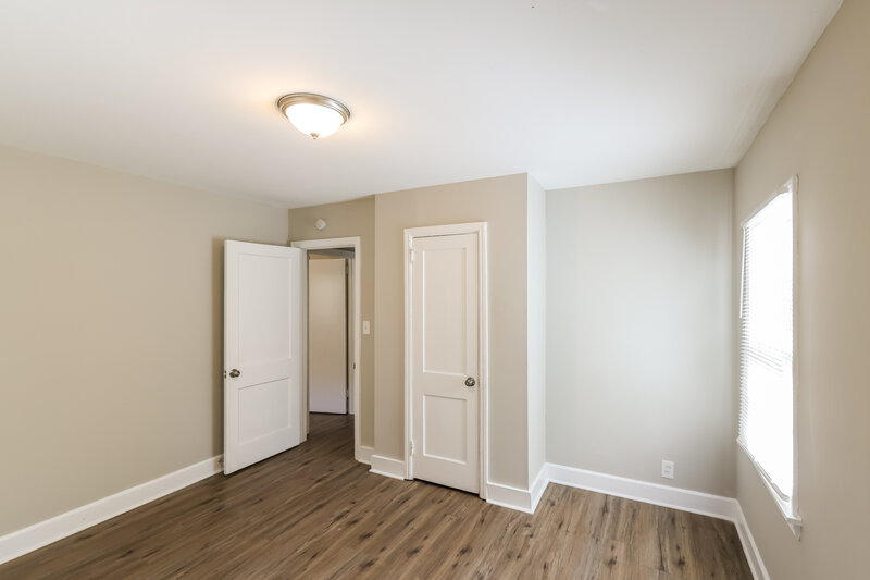 1,240/Mo, 914 Park Place Birmingham, AL 35215 Main Bedroom View
