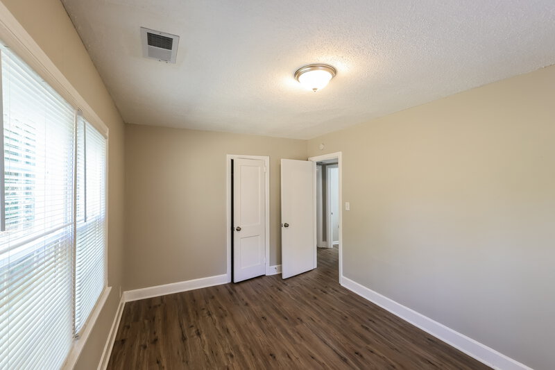 1,240/Mo, 914 Park Place Birmingham, AL 35215 Bedroom View 2
