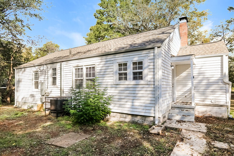 1,240/Mo, 914 Park Place Birmingham, AL 35215 Rear View