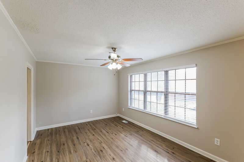 1,160/Mo, 1704 Danbury Circle Tarrant, AL 35217 Living Room View 2