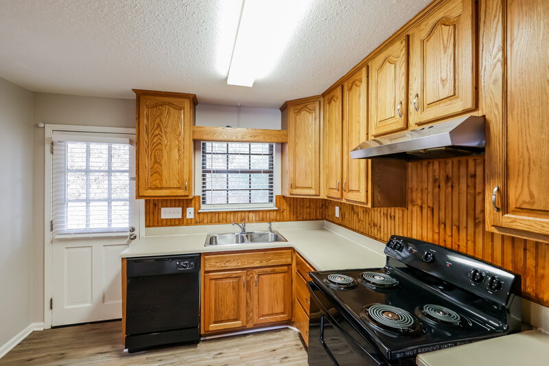 1,160/Mo, 1704 Danbury Circle Tarrant, AL 35217 Kitchen View
