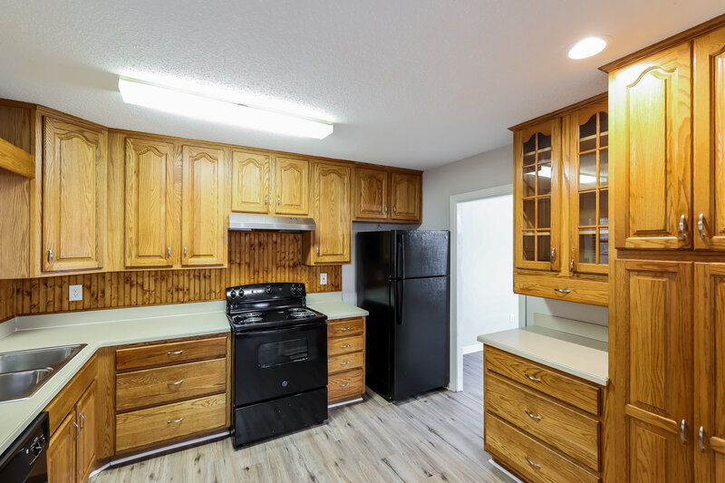 1,160/Mo, 1704 Danbury Circle Tarrant, AL 35217 Kitchen View 2