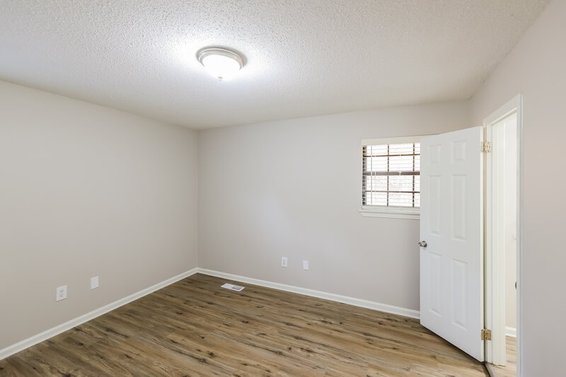 1,160/Mo, 1704 Danbury Circle Tarrant, AL 35217 Main Bedroom View