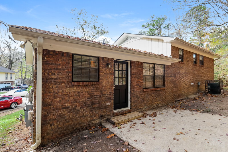 1,160/Mo, 1704 Danbury Circle Tarrant, AL 35217 Rear View