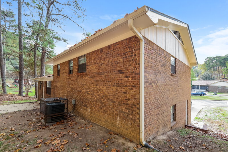 1,160/Mo, 1704 Danbury Circle Tarrant, AL 35217 Rear View 2