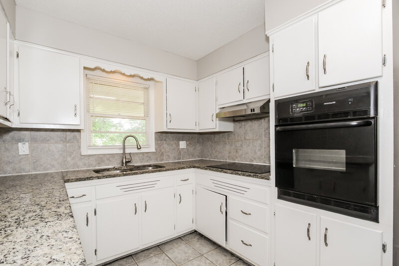 1,435/Mo, 3269 Allison Bonnett Memorial Drive Hueytown, AL 35023 Kitchen View