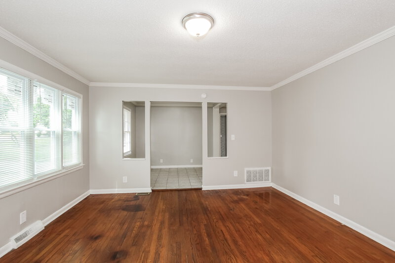 1,435/Mo, 3269 Allison Bonnett Memorial Drive Hueytown, AL 35023 Family Room View 2