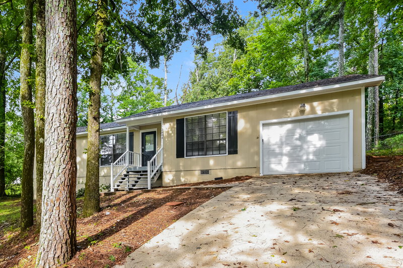 1,390/Mo, 2404 Pentland Drive Birmingham, AL 35235 Front View