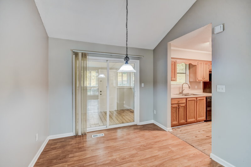 1,390/Mo, 2404 Pentland Drive Birmingham, AL 35235 Living Room View 3