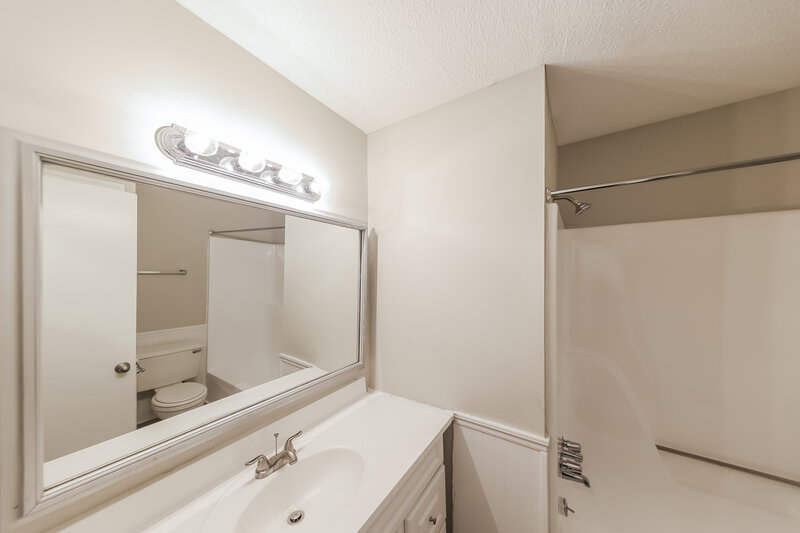 1,850/Mo, 5808 Christon Circle Pinson, AL 35126 Bathroom View