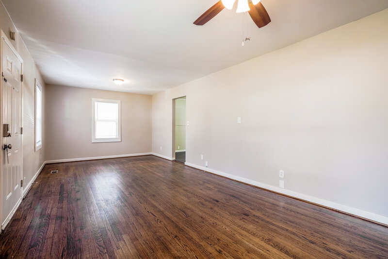 1,050/Mo, 1340 5th Place NW Birmingham, AL 35215 Living Room View 3