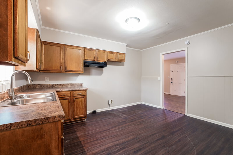 1,050/Mo, 1340 5th Place NW Birmingham, AL 35215 Kitchen View 2