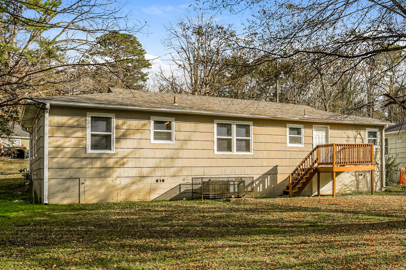 1,050/Mo, 1340 5th Place NW Birmingham, AL 35215 Rear View 2