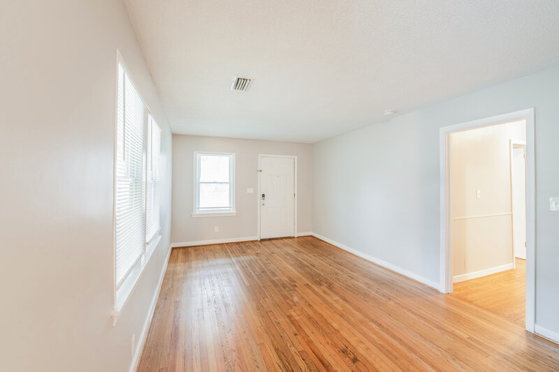 1,040/Mo, 237 Garden Ln Birmingham, AL 35215 Living Room View 2